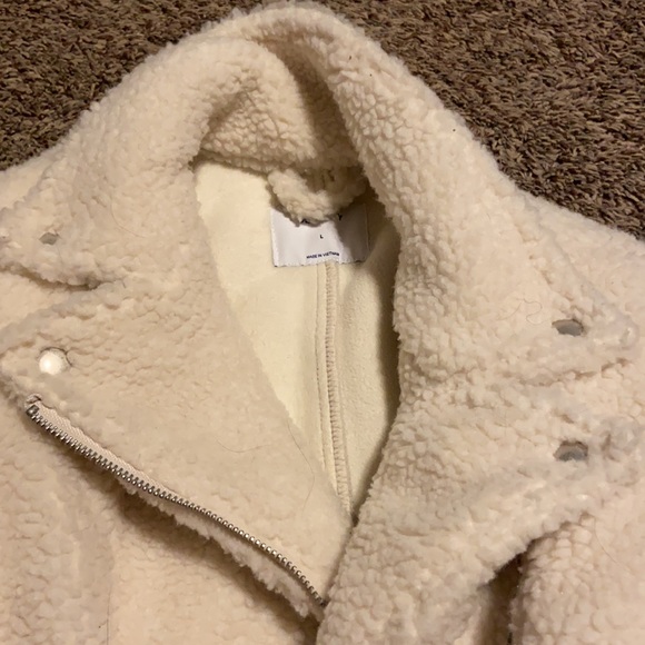 Size large Sherpa jacket from old navy. Open to offers! - Picture 10 of 10